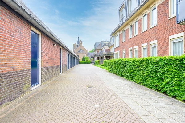 Steeg met berging.jpg